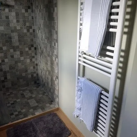 La Grange Aux Dimes Bed and Breakfast 3*