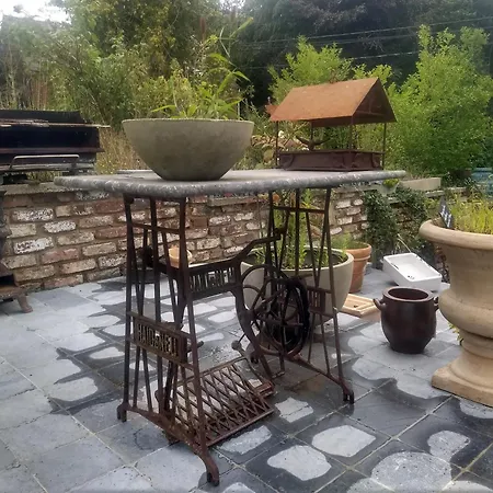 La Grange Aux Dimes Bed and Breakfast 3*